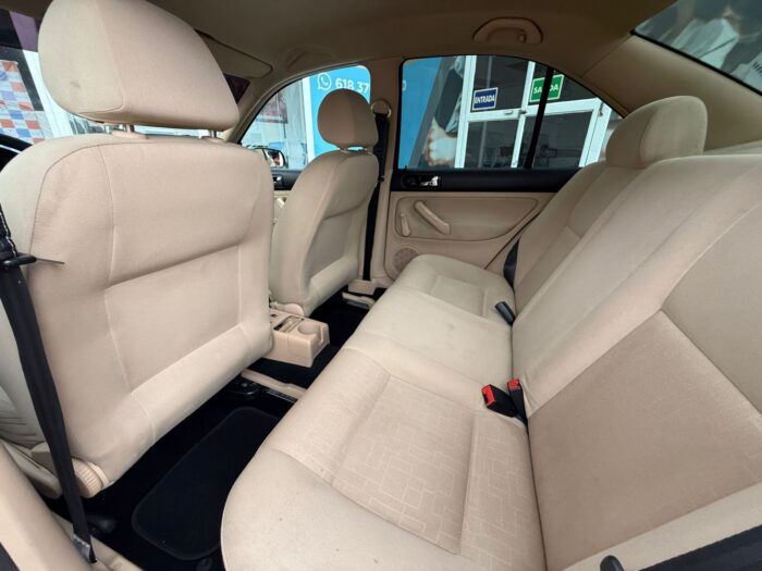 VOLKSWAGEN JETTA CLÁSICO 2015 - Image 8