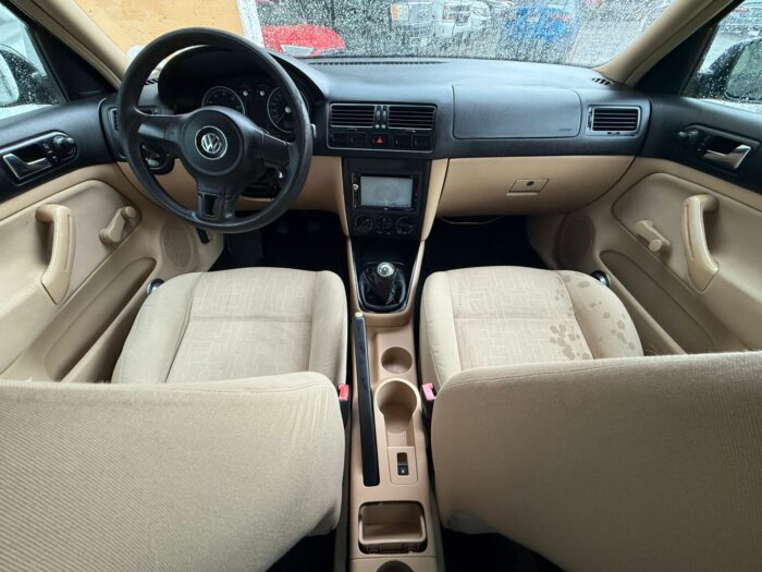 VOLKSWAGEN JETTA CLÁSICO 2015 - Image 3