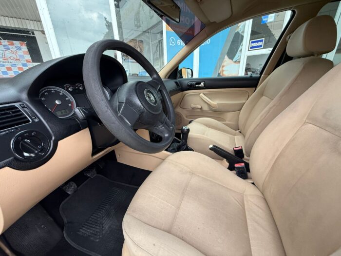 VOLKSWAGEN JETTA CLÁSICO 2015 - Image 12