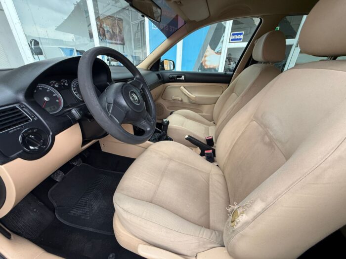 VOLKSWAGEN JETTA CLÁSICO 2015 - Image 5