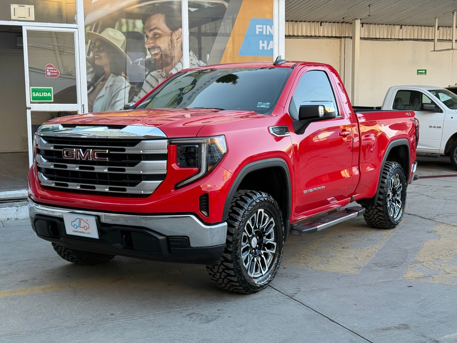GMC SIERRA SLE CABINA REGULAR 2023 - Image 13