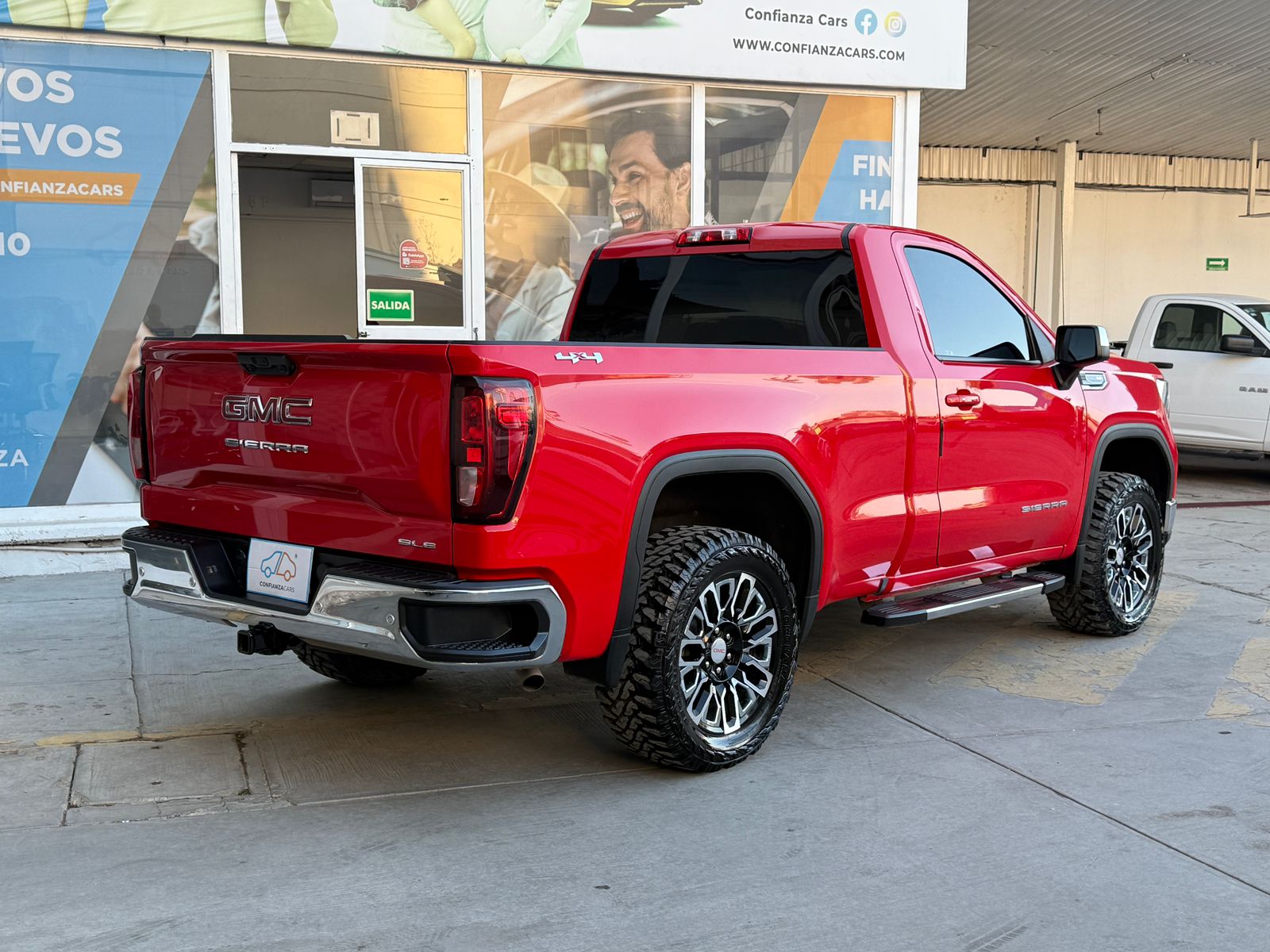 GMC SIERRA SLE CABINA REGULAR 2023 - Image 3