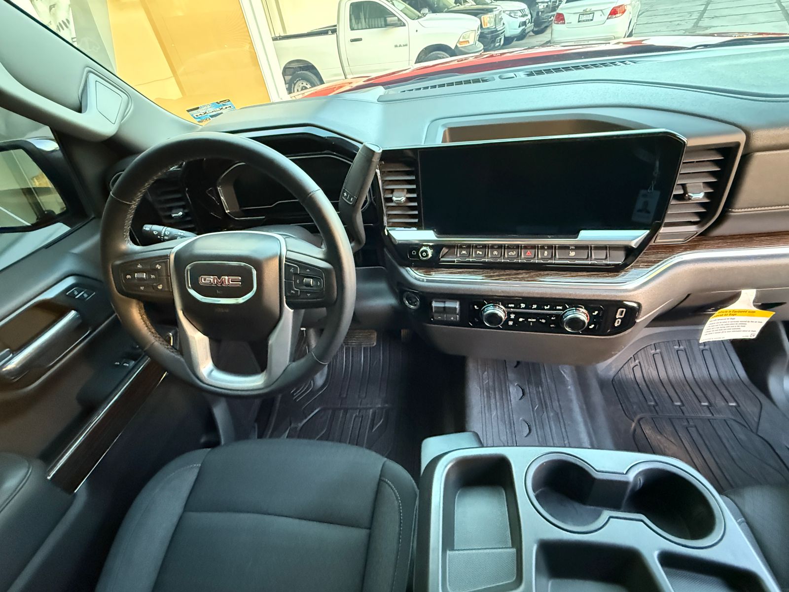 GMC SIERRA SLE CABINA REGULAR 2023 - Image 12