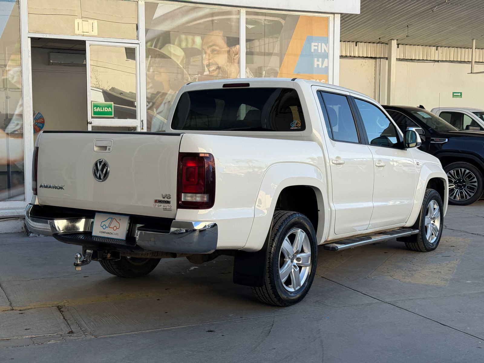 VOLKSWAGEN AMAROK HIGHLINE 4 MOTION DIÉSEL 2023 - Image 4
