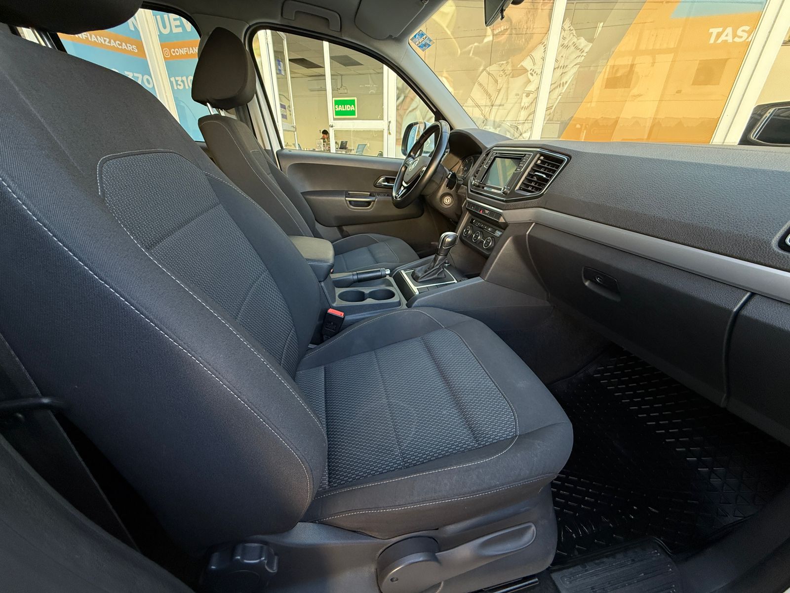 VOLKSWAGEN AMAROK HIGHLINE 4 MOTION DIÉSEL 2023 - Image 16