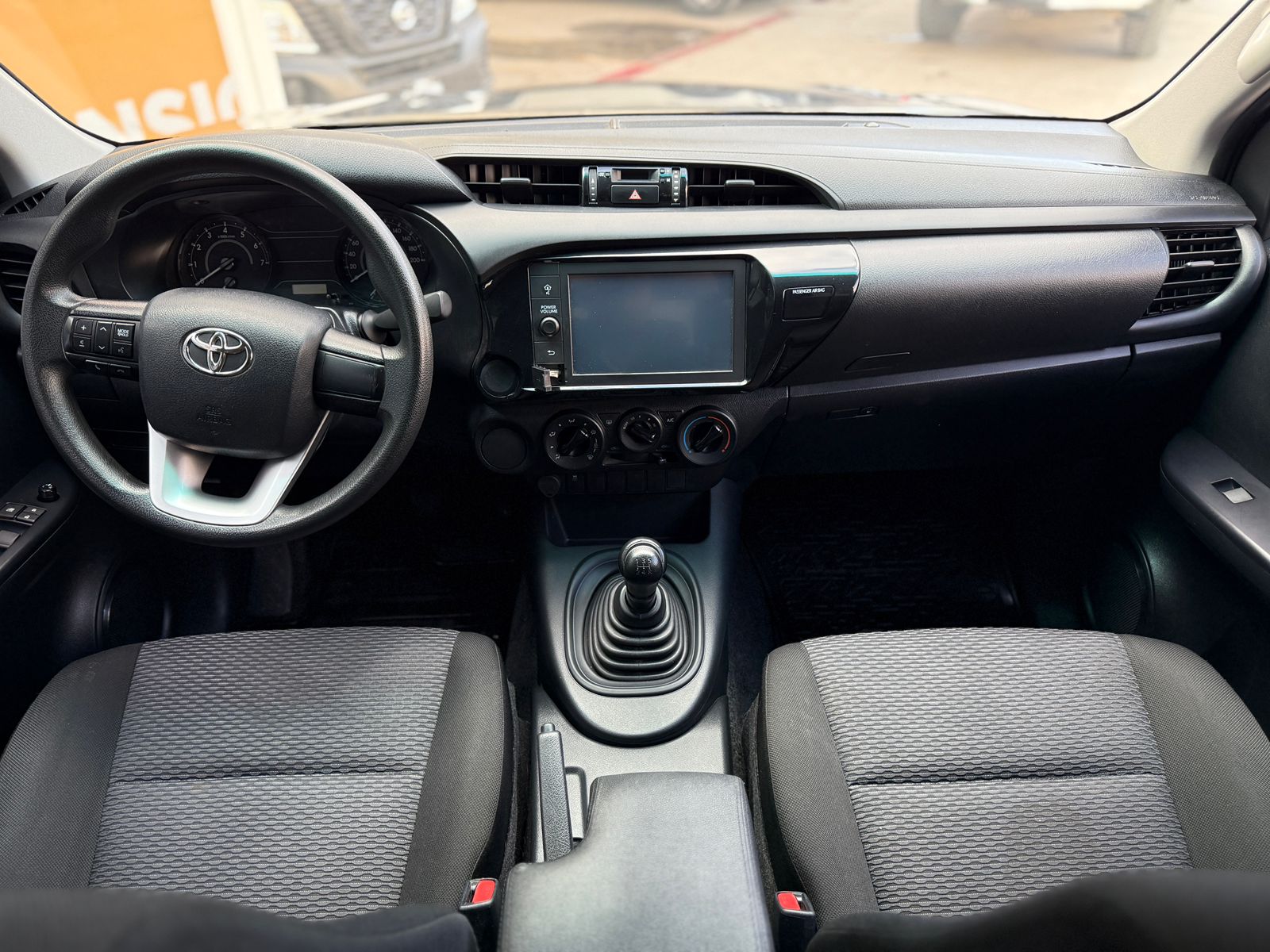 TOYOTA HILUX DOBLE CABINA SR 2024 - Image 7