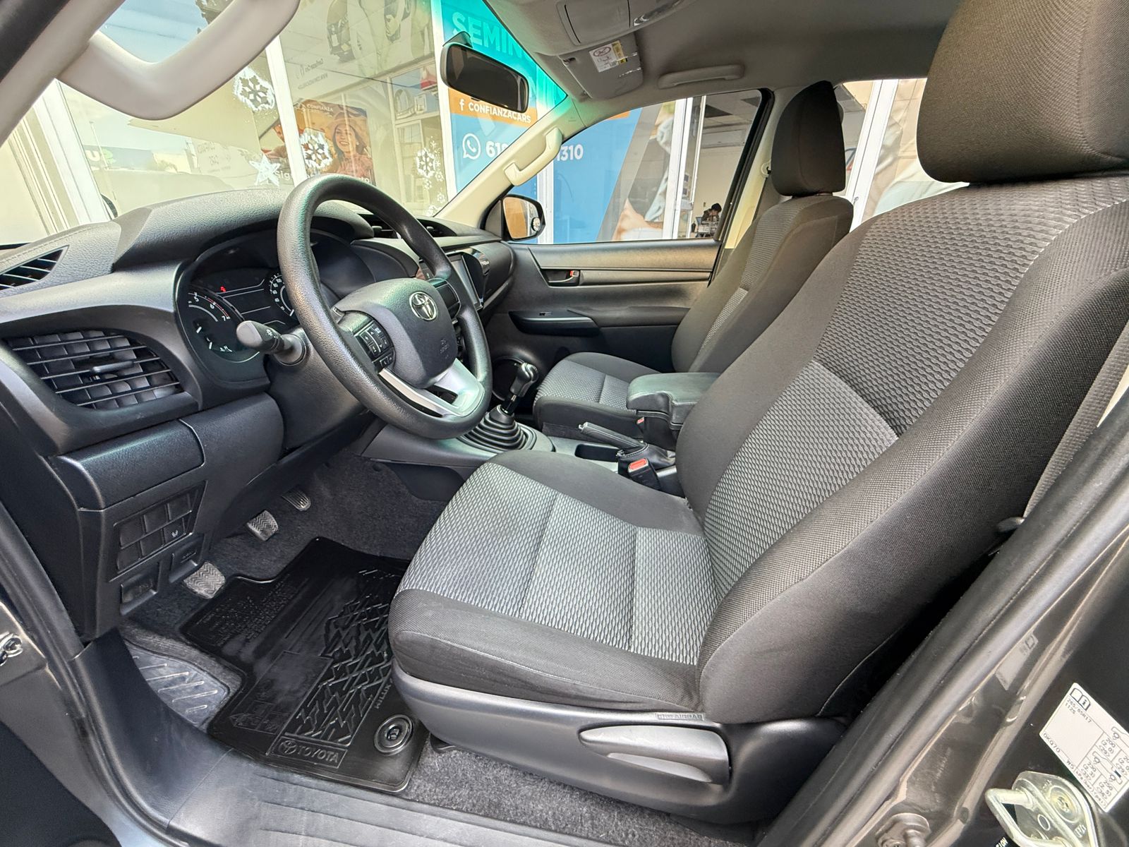 TOYOTA HILUX DOBLE CABINA SR 2024 - Image 4