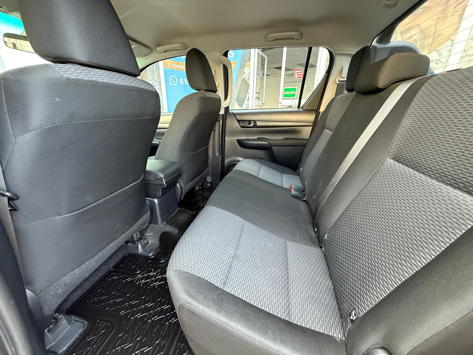 TOYOTA HILUX DOBLE CABINA SR 2024 - Image 3