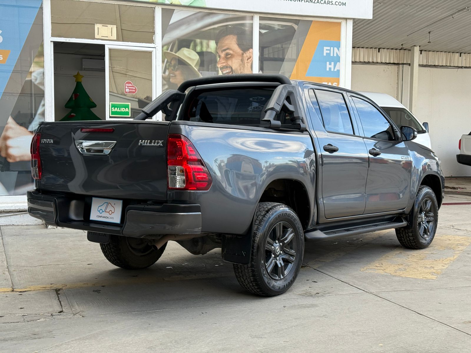 TOYOTA HILUX DOBLE CABINA SR 2024 - Image 18