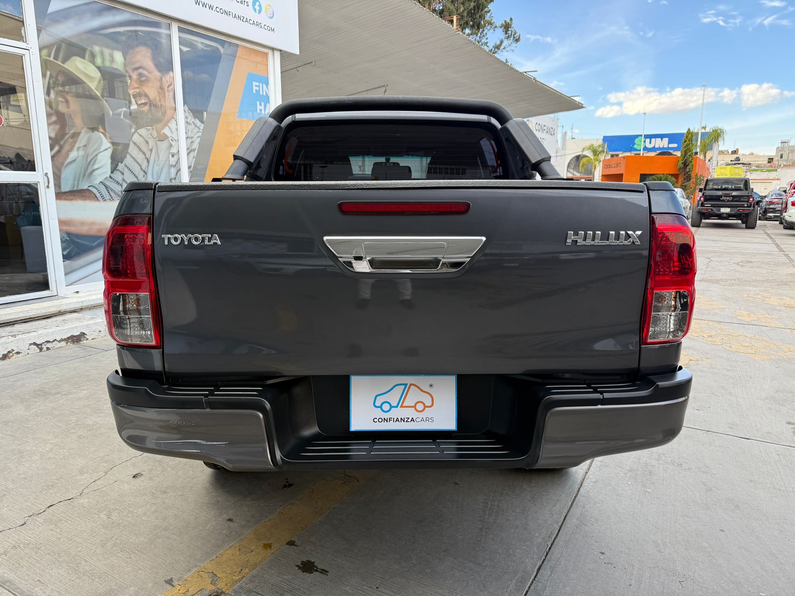 TOYOTA HILUX DOBLE CABINA SR 2024 - Image 17