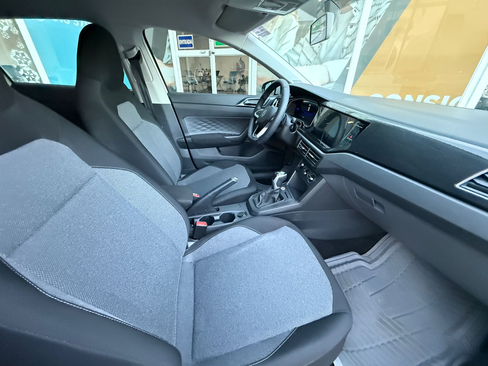 VOLKSWAGEN POLO COMFORTLINE 2024 - Image 12