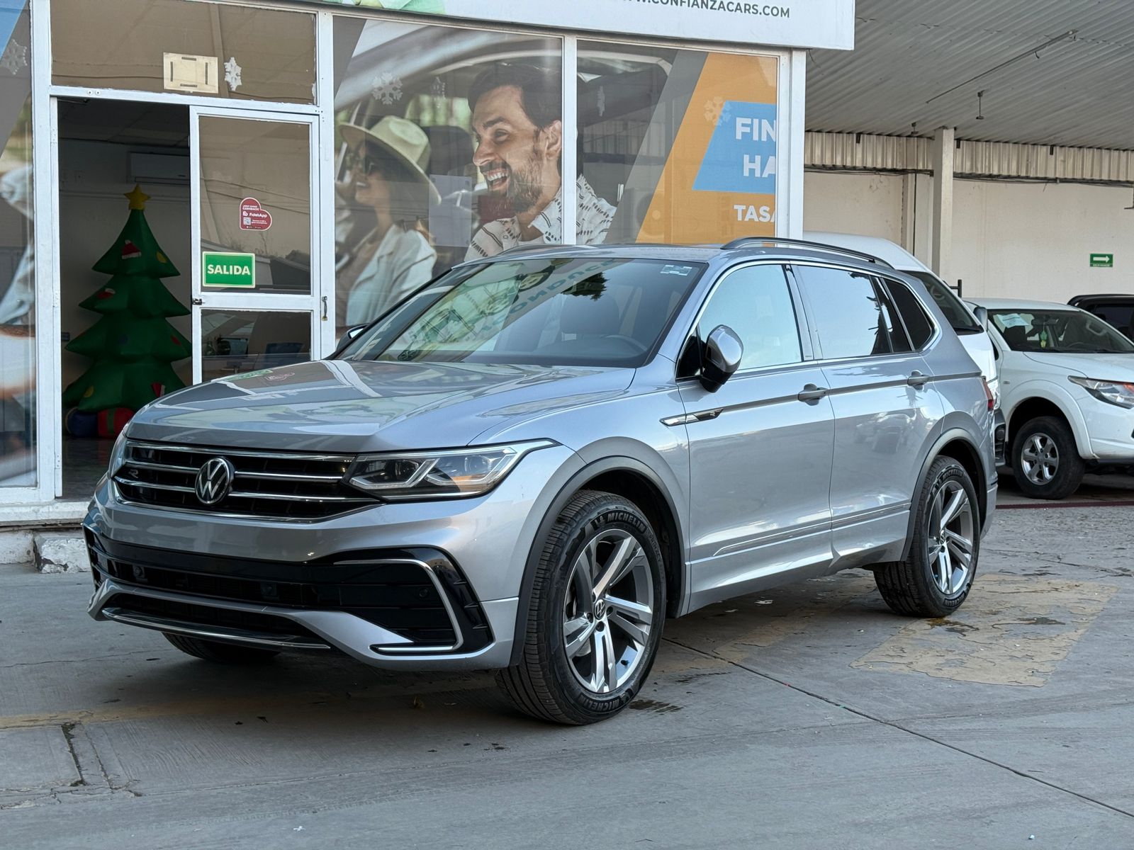 VOLKSWAGEN TIGUAN R LINE TSI 2023 - Image 19