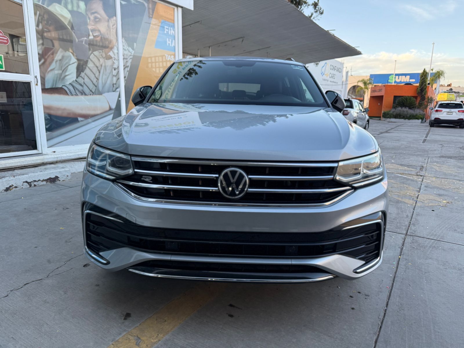 VOLKSWAGEN TIGUAN R LINE TSI 2023 - Image 18