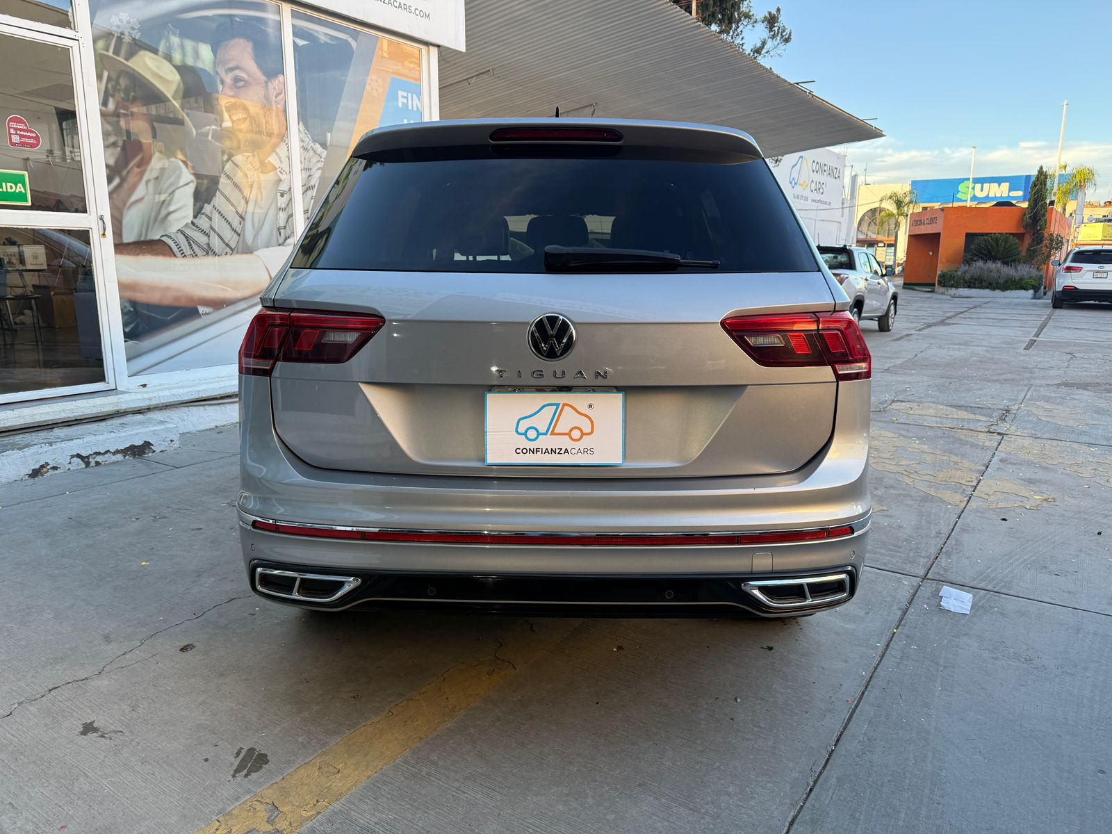 VOLKSWAGEN TIGUAN R LINE TSI 2023 - Image 9