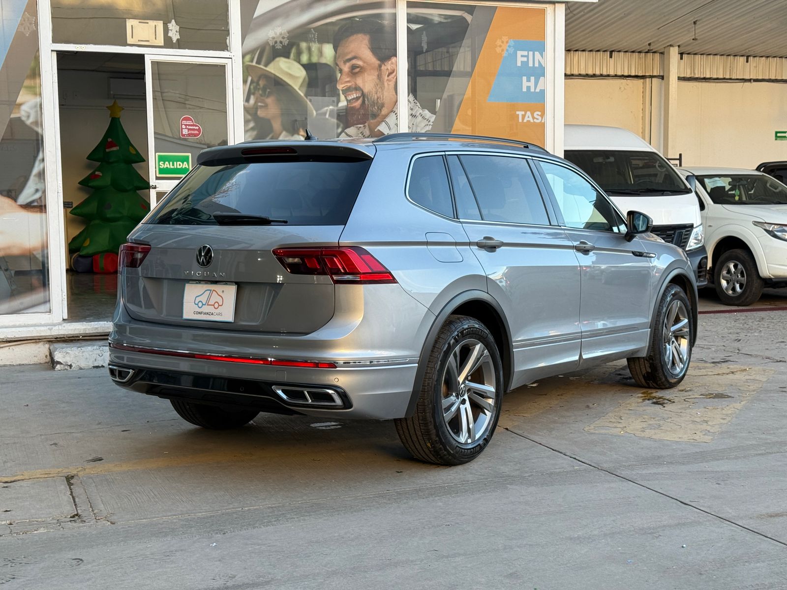 VOLKSWAGEN TIGUAN R LINE TSI 2023 - Image 6
