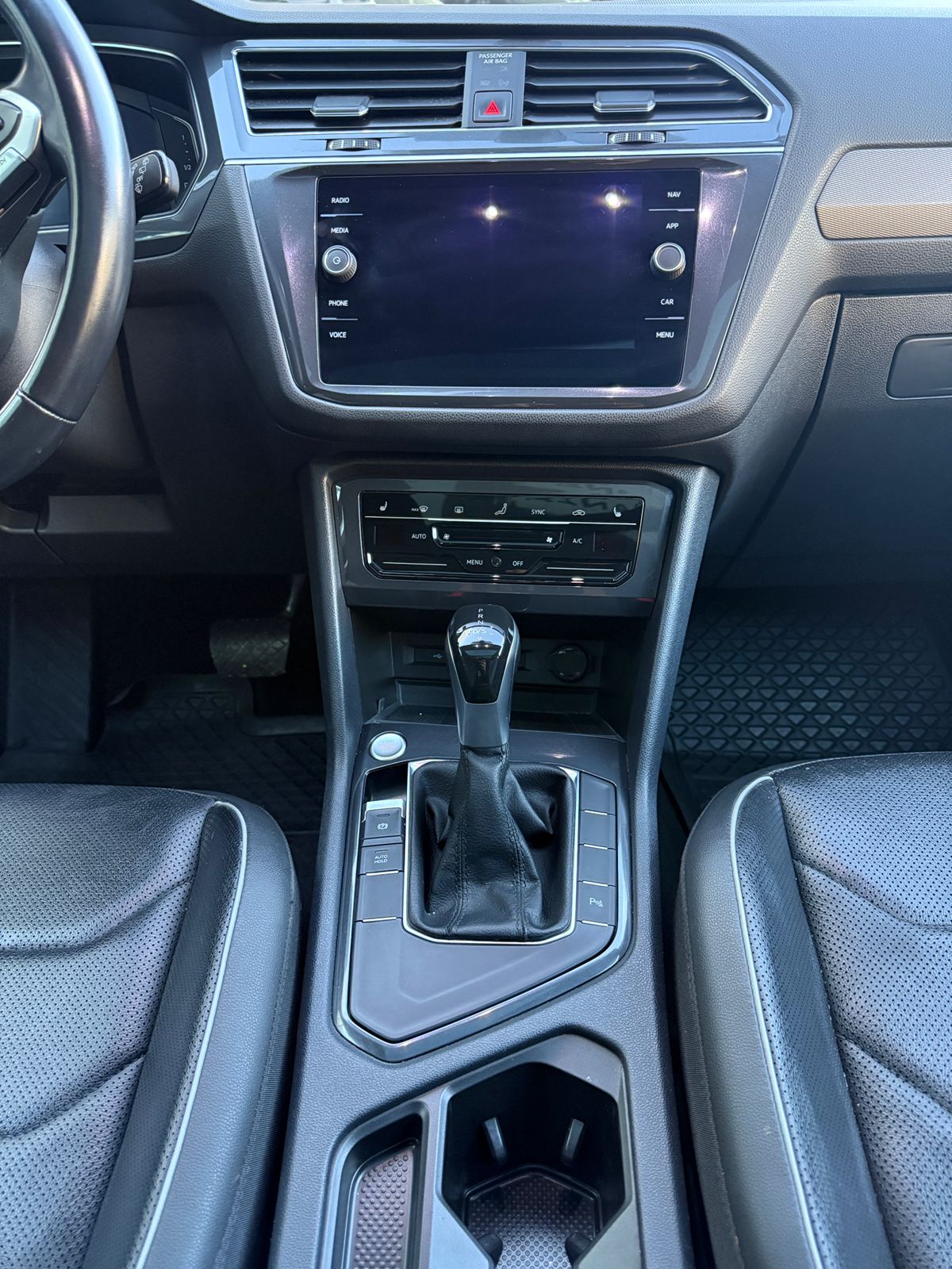 VOLKSWAGEN TIGUAN R LINE TSI 2023 - Image 15