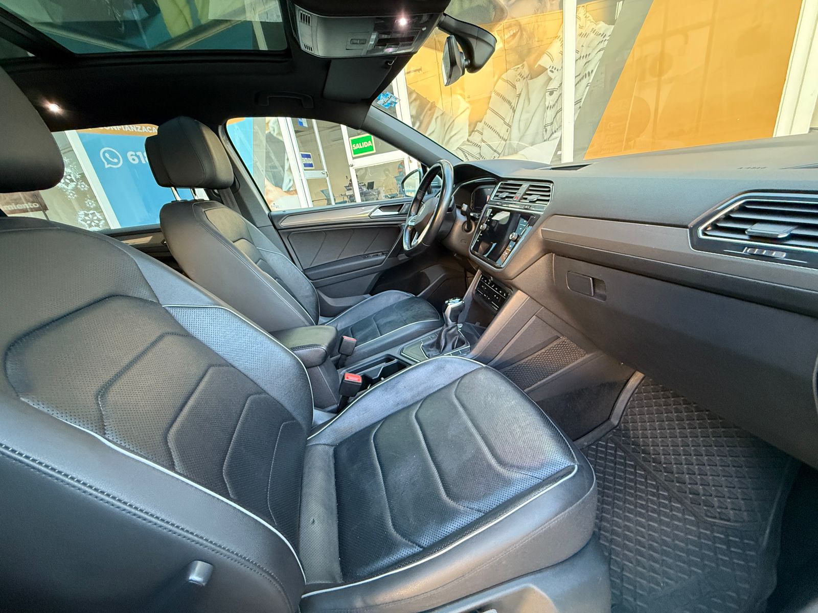 VOLKSWAGEN TIGUAN R LINE TSI 2023 - Image 12