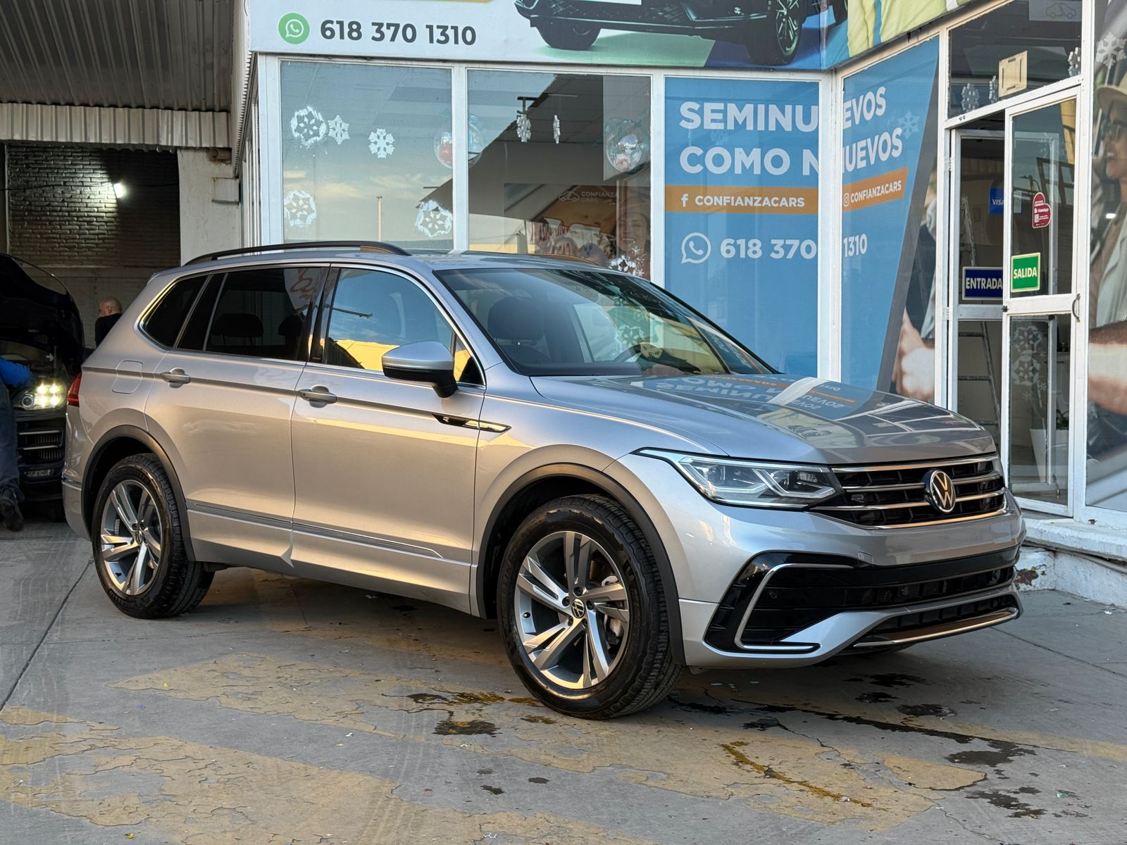 VOLKSWAGEN TIGUAN R LINE TSI 2023 - Image 10