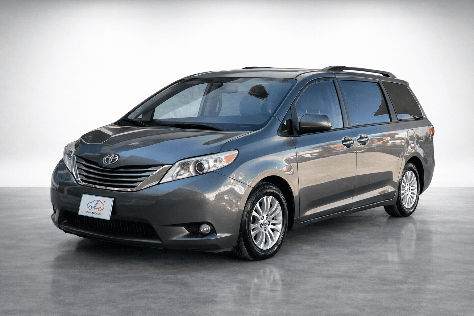 TOYOTA SIENNA XLE 2016