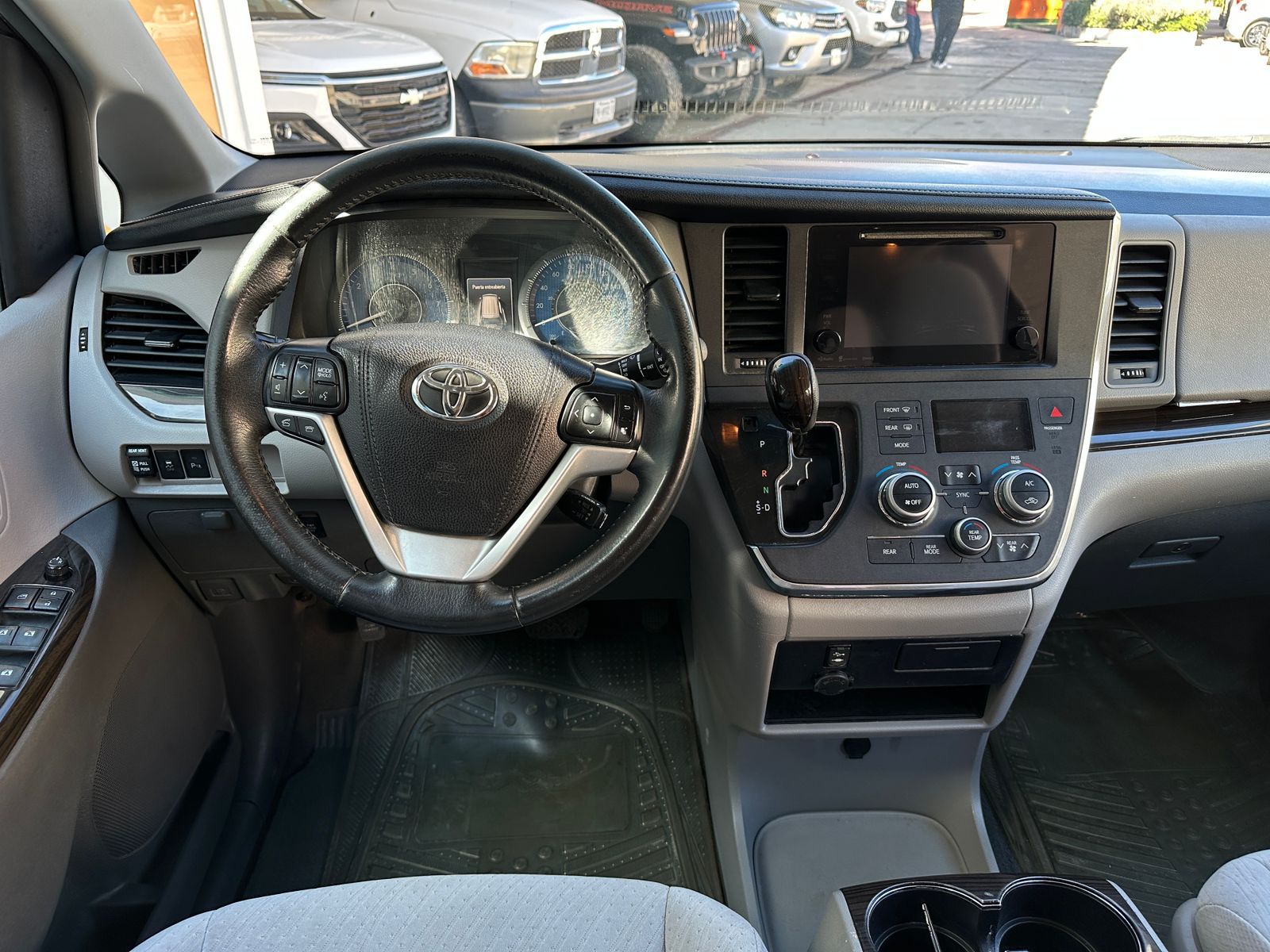 Toyotasiennagrisobscuro3