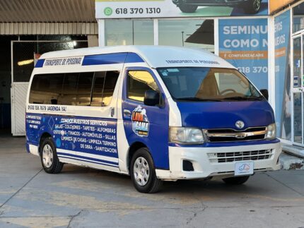TOYOTA HIACE VAN 15 PASAJEROS 2013